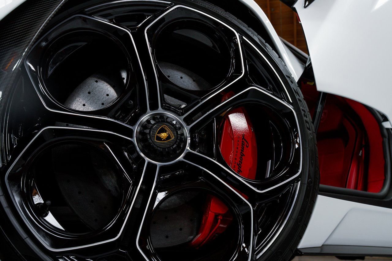 Used 2022 Lamborghini Aventador Countach image 9