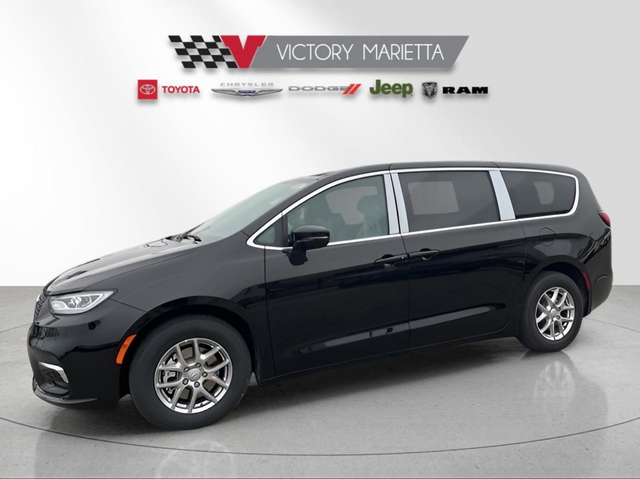 New 2026 Chrysler Pacifica Select image 8