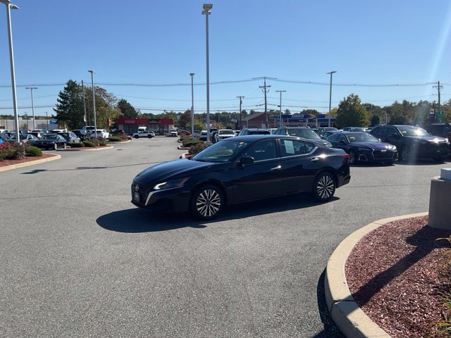Used 2024 Nissan Altima 2.5 SV FWD image 1