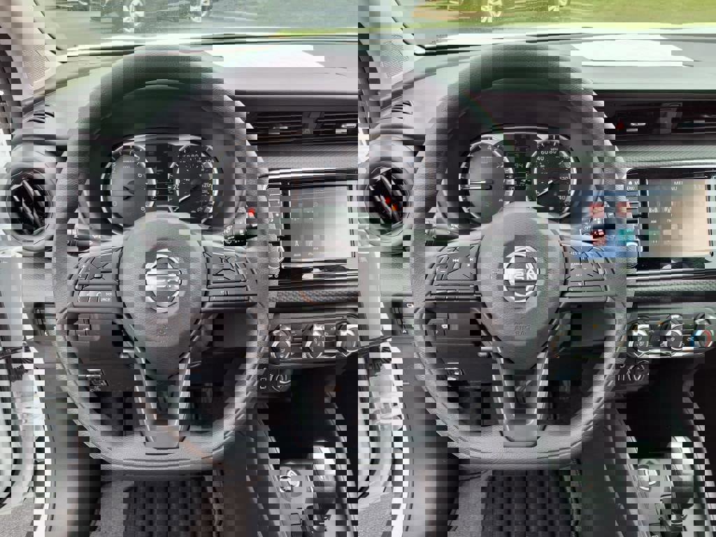 New 2025 Nissan Kicks Play S image 12