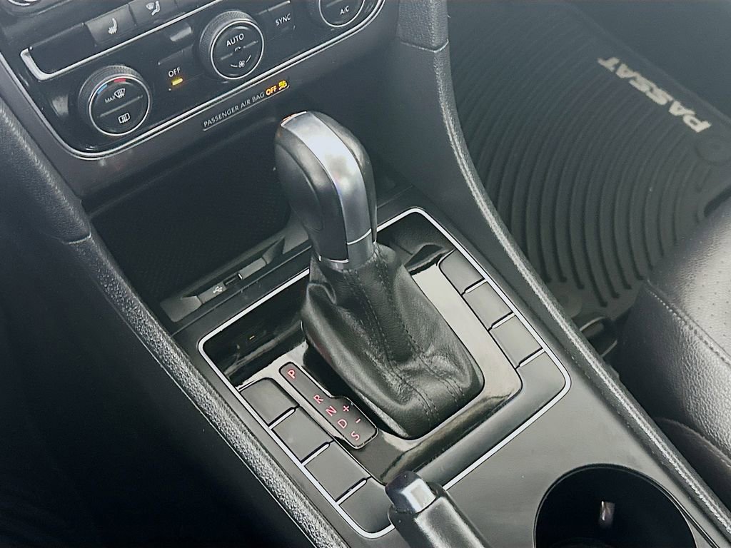 Used 2016 Volkswagen Passat 1.8T R-Line image 16