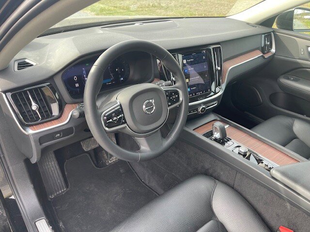 Used 2024 Volvo S60 B5 Plus AWD/4WD image 16