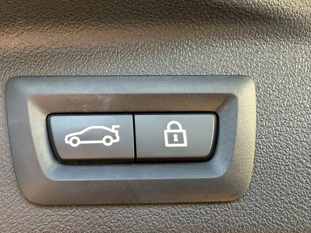 Used 2022 BMW X7 xDrive40i w/ M Sport Package image 11