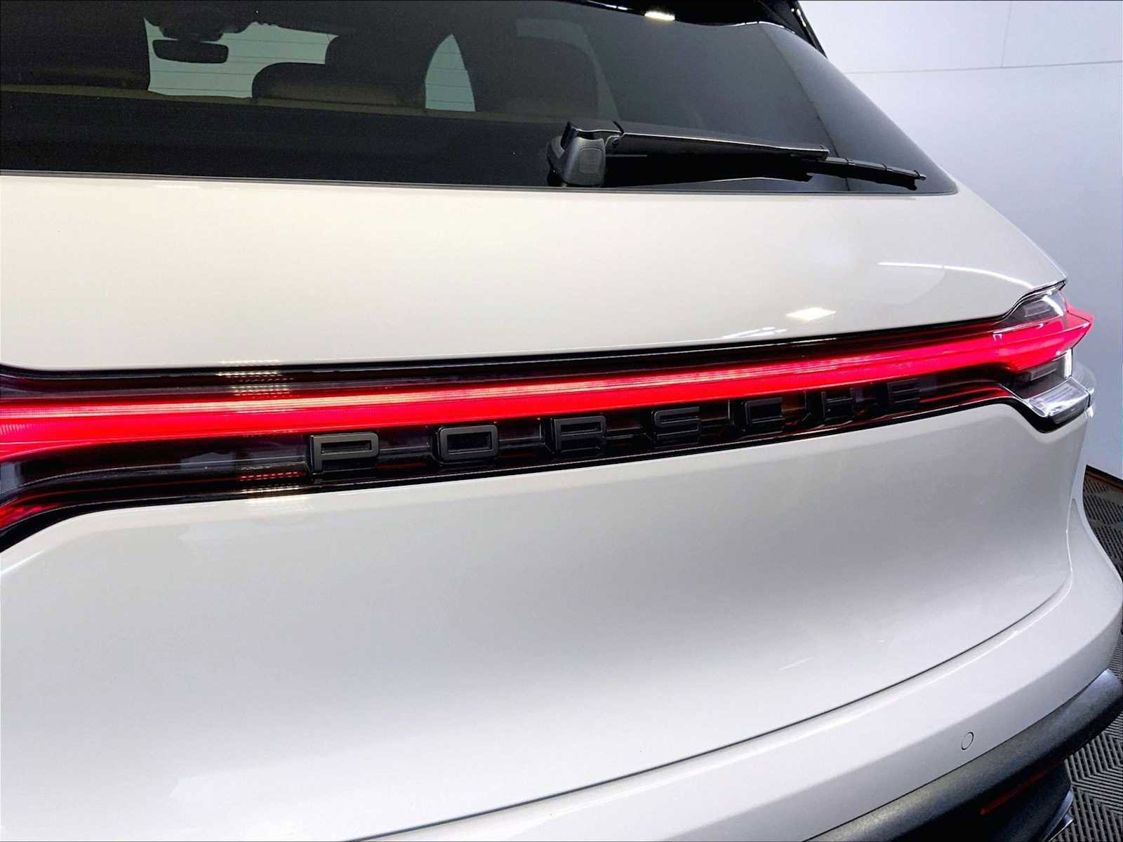 Certified 2026 Porsche Macan AWD/4WD image 35