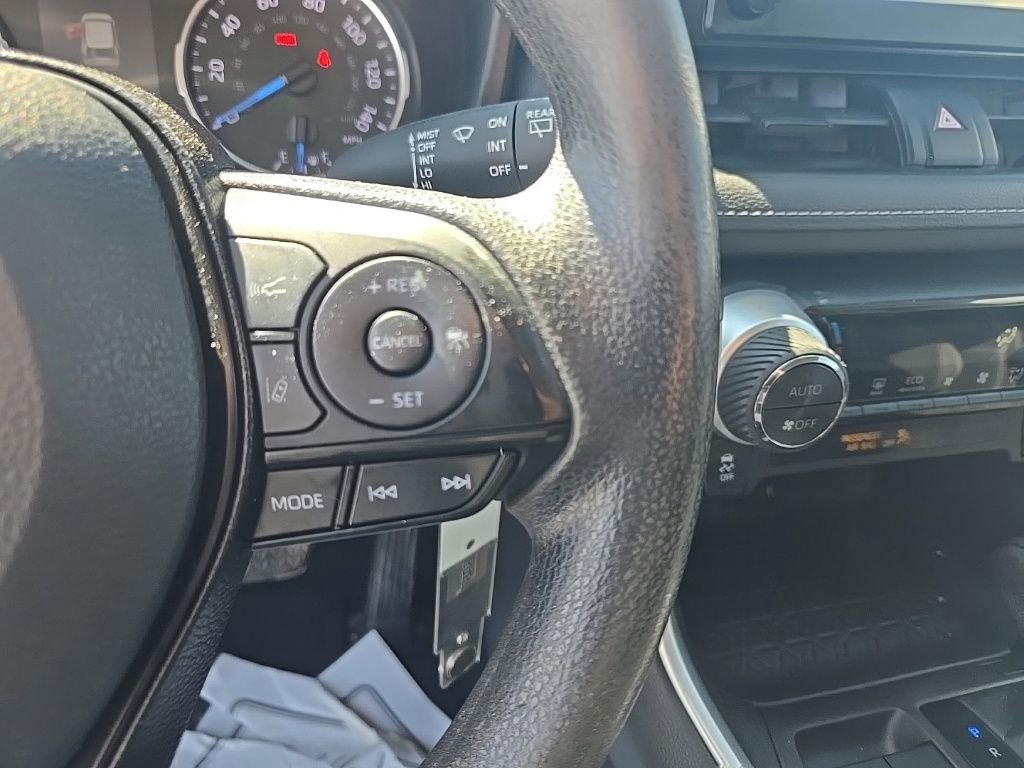Used 2019 Toyota RAV4 LE image 17