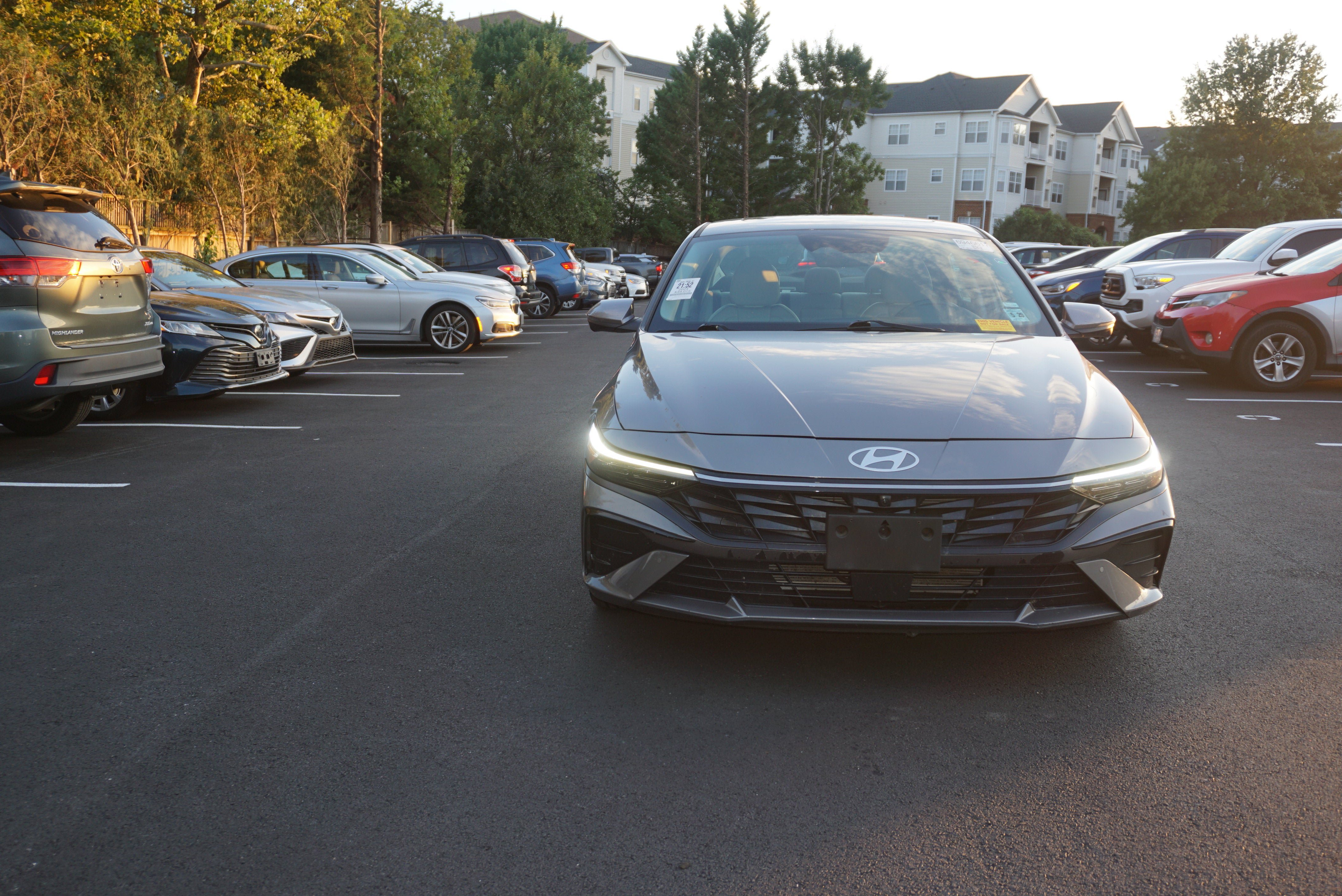Used 2024 Hyundai Elantra Limited FWD image 2