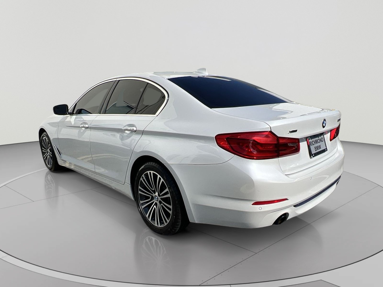 Used 2018 BMW 530i xDrive AWD/4WD image 3