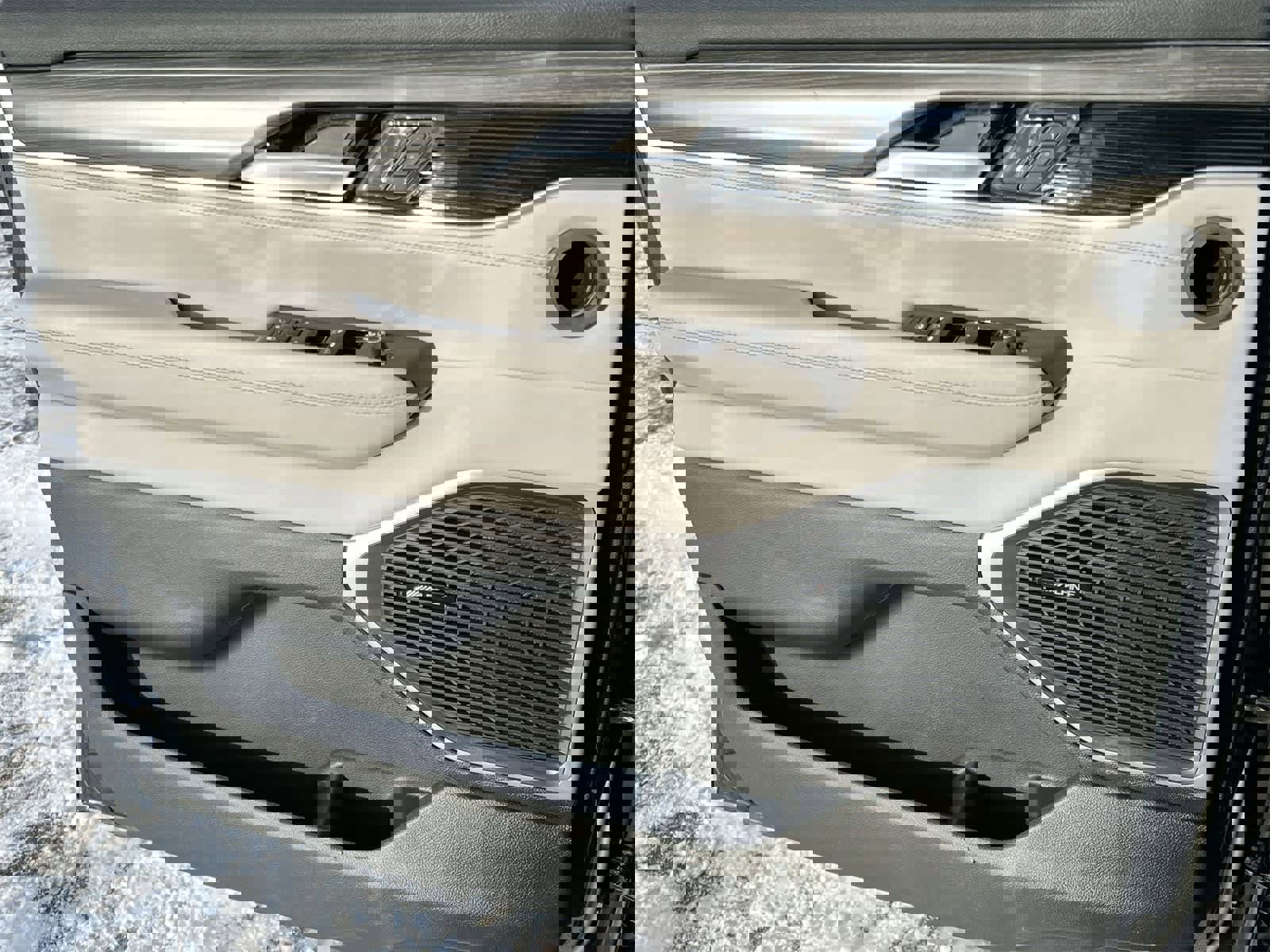 Used 2023 Jeep Wagoneer Series III w/ Preferred Equipment Group image 30