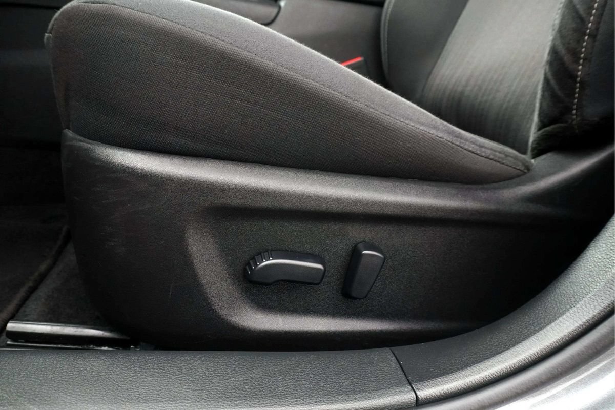 Used 2025 Nissan Altima 2.5 SV FWD image 15