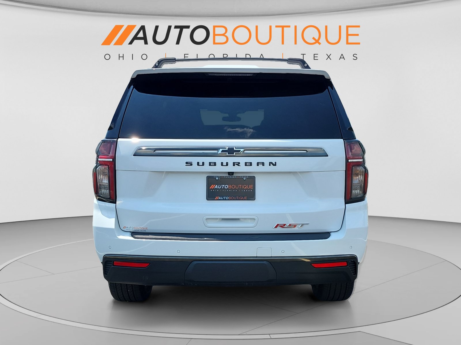 Used 2021 Chevrolet Suburban RST w/ Luxury Package AWD/4WD image 4