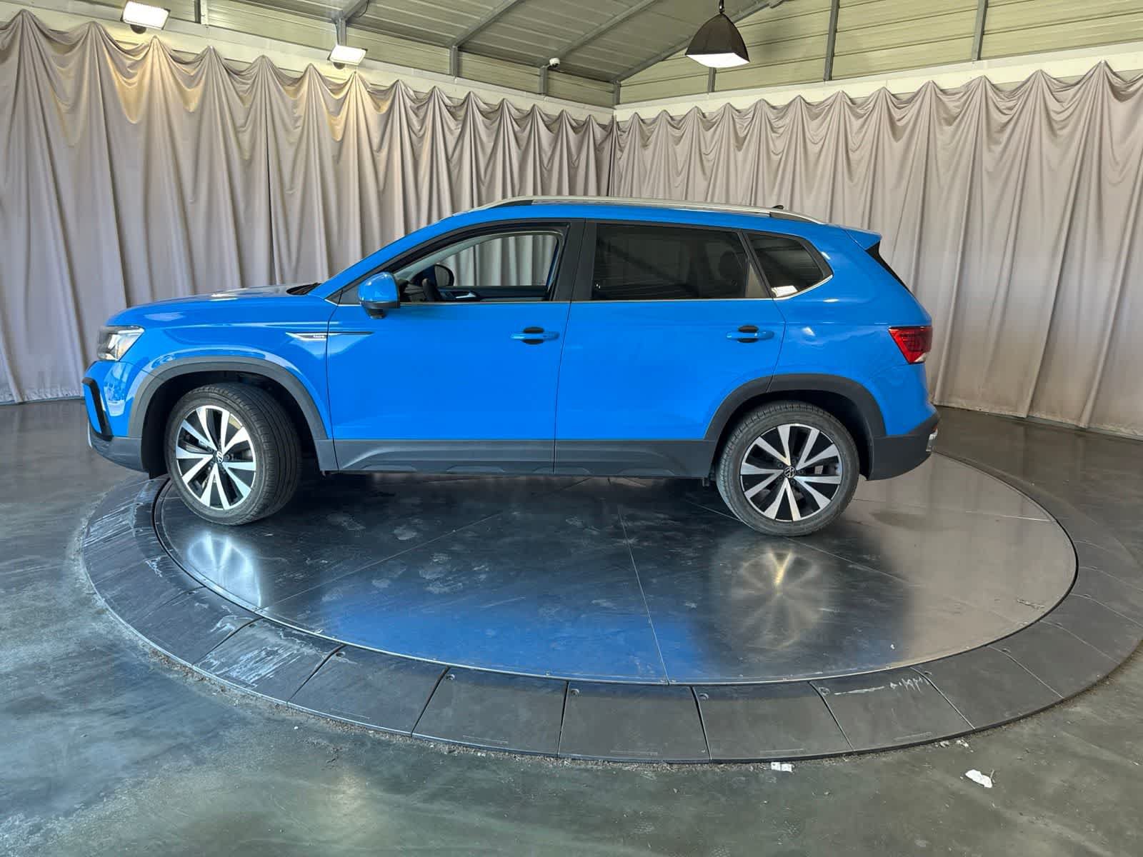 Used 2023 Volkswagen Taos SE w/ Panoramic Sunroof Package AWD/4WD image 7