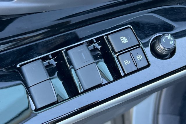 Certified 2023 Subaru Solterra AWD image 12