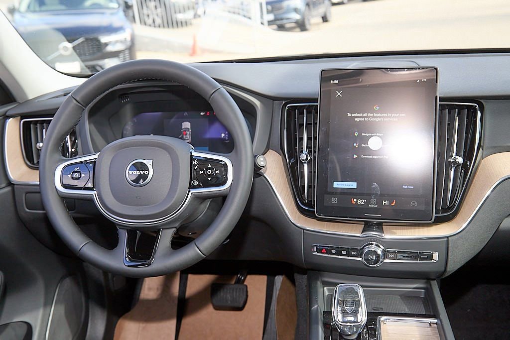 New 2026 Volvo XC60 B5 Core image 22