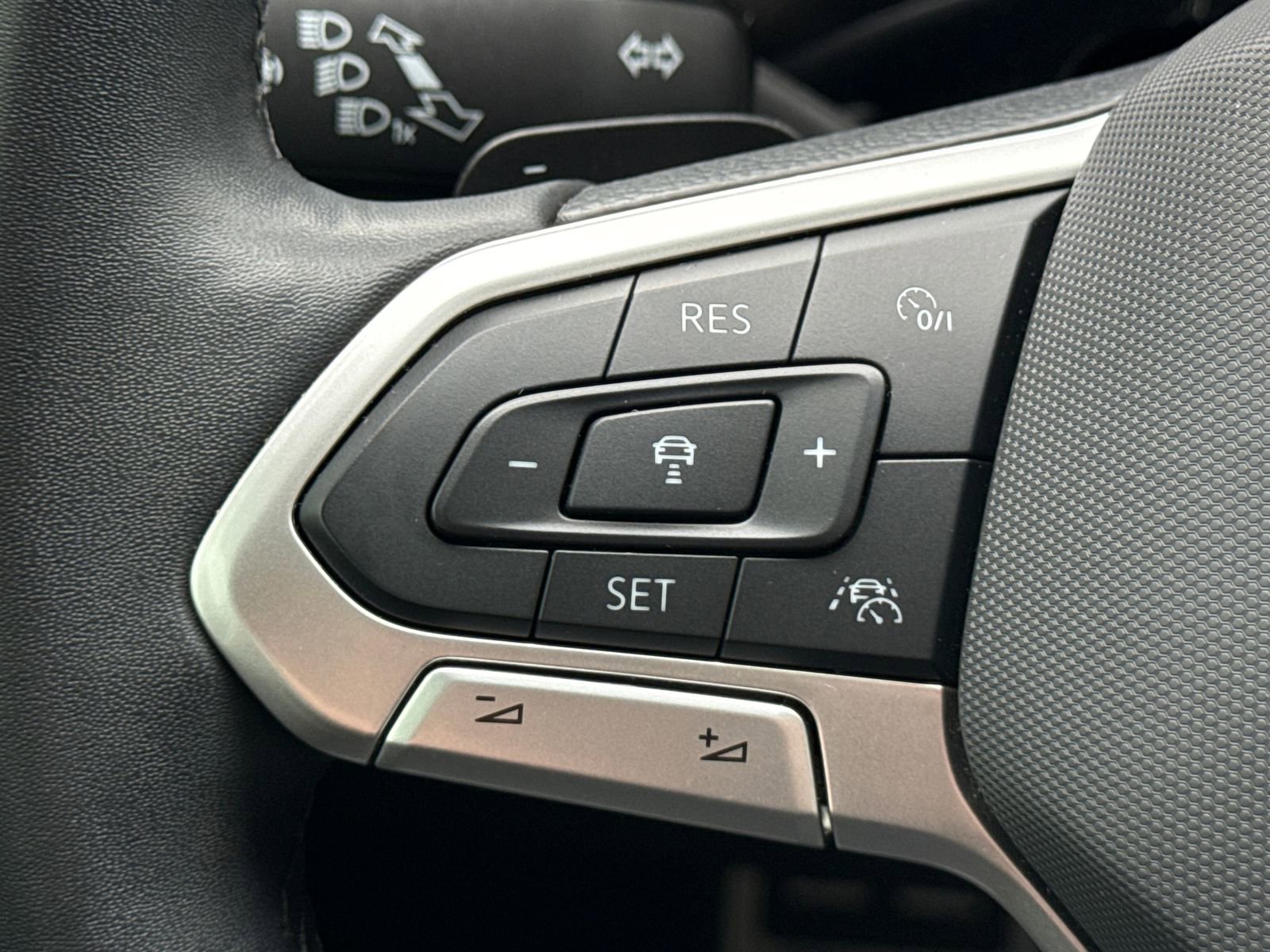 Used 2024 Volkswagen Atlas Peak Edition SE image 31