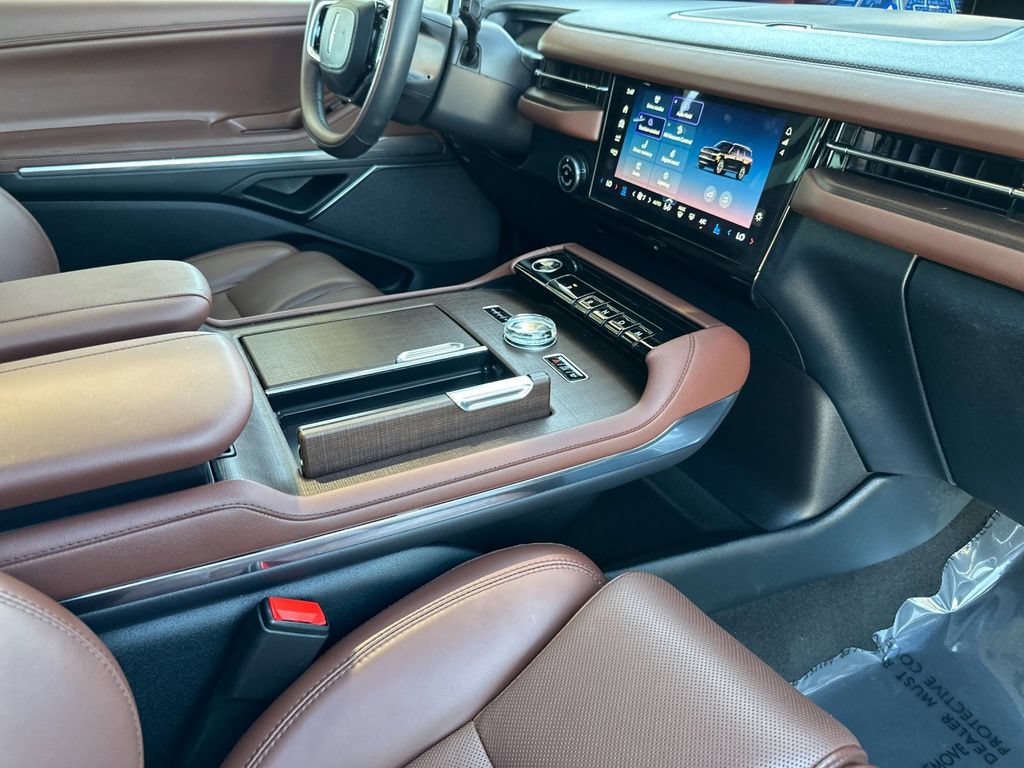 Certified 2025 Lincoln Navigator Reserve AWD/4WD image 16