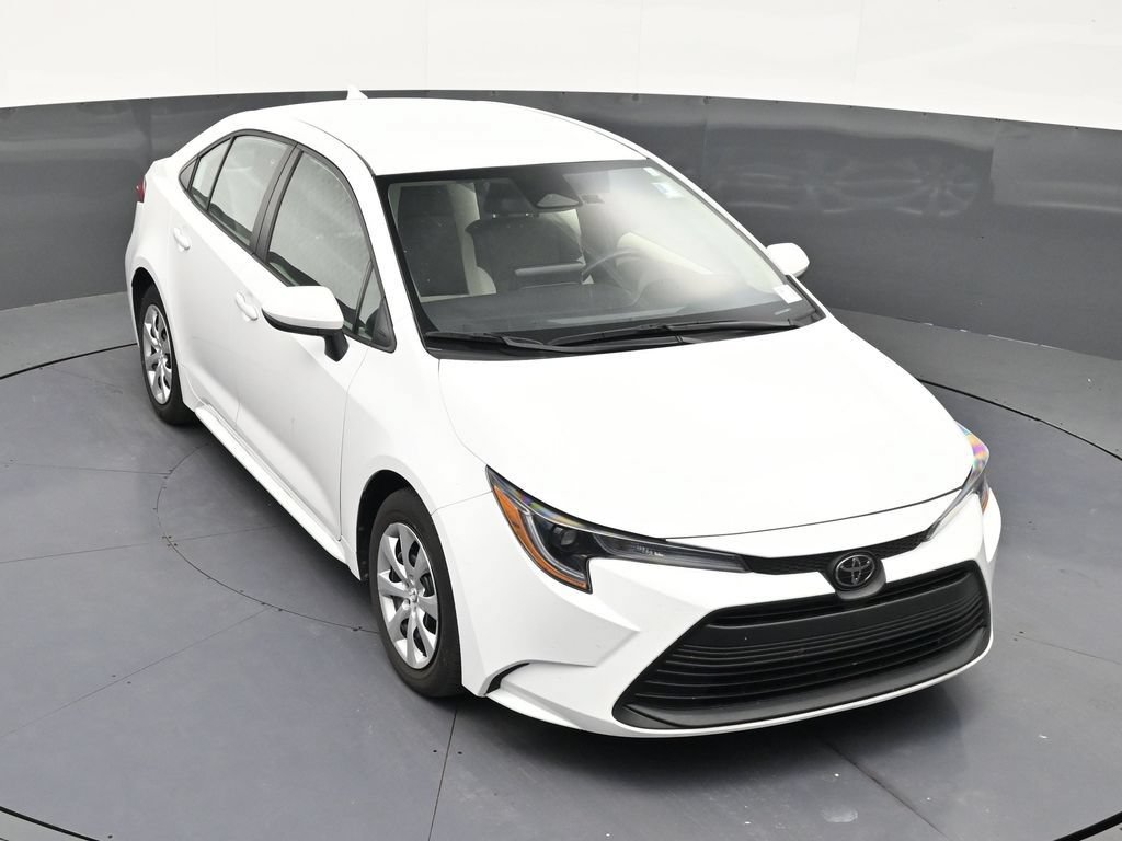 Used 2025 Toyota Corolla LE FWD image 18