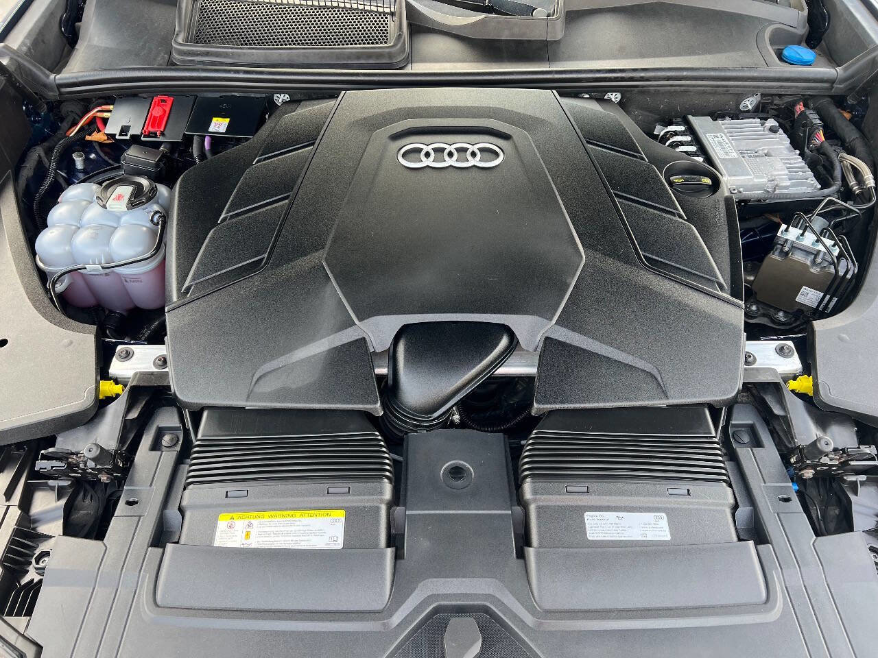 Used 2019 Audi Q8 Prestige image 32