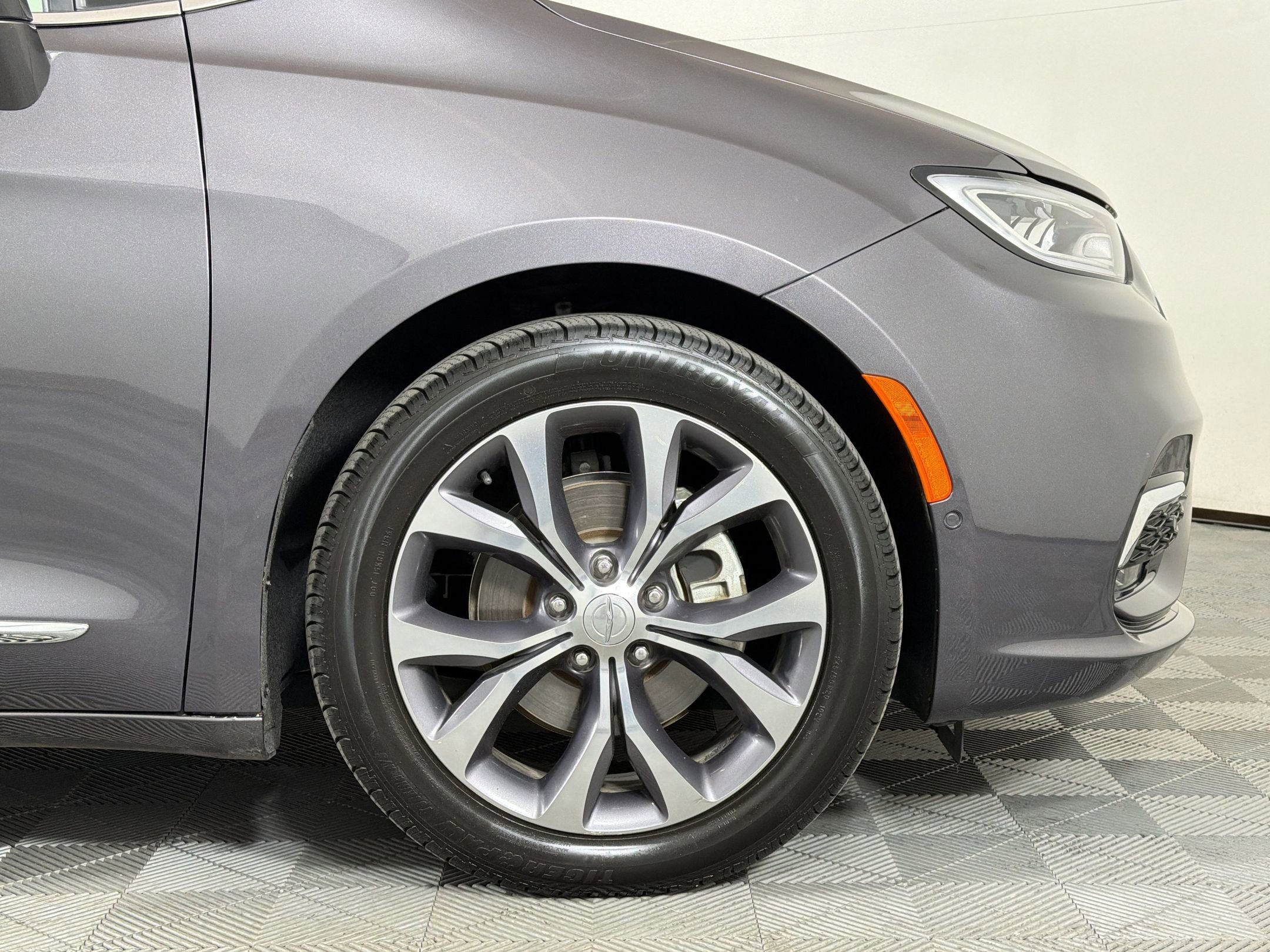 Used 2022 Chrysler Pacifica Limited FWD image 14