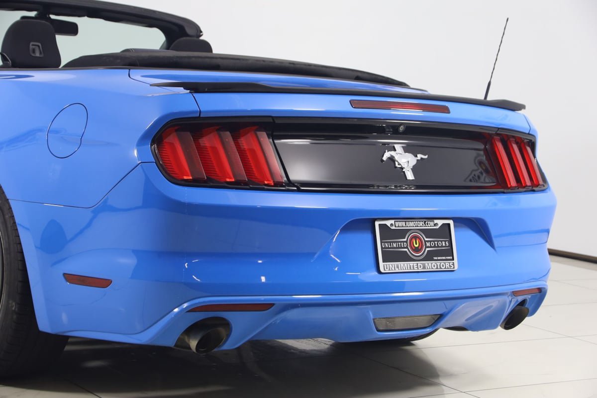 Used 2017 Ford Mustang Convertible RWD image 22