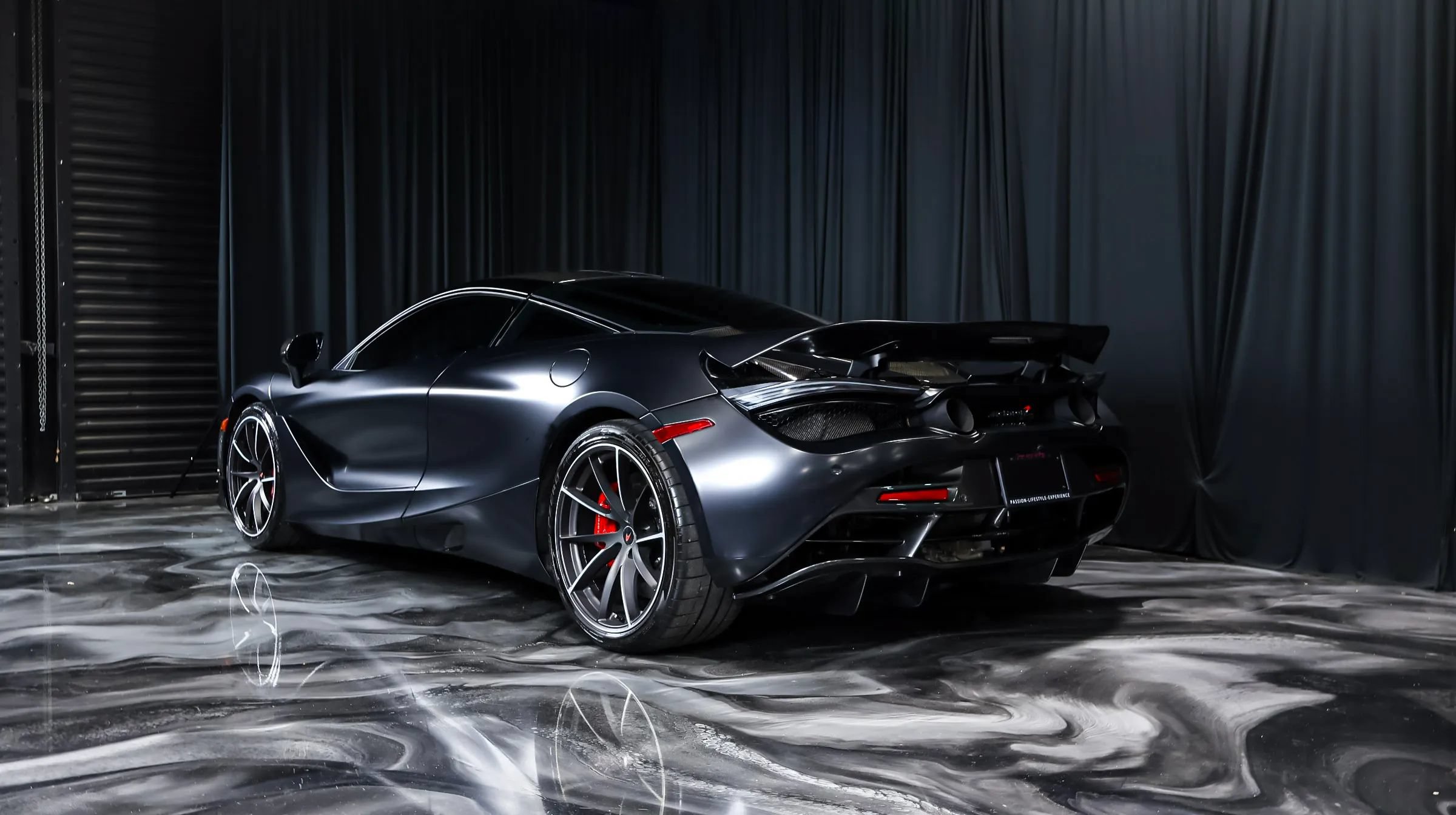 Used 2018 McLaren 720S RWD image 17