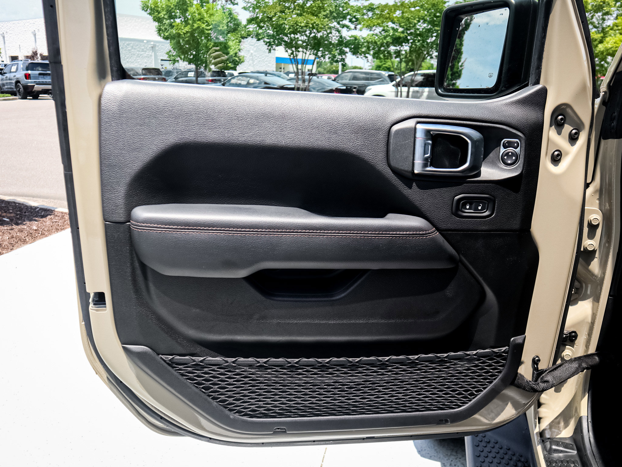 Used 2022 Jeep Wrangler Unlimited Rubicon AWD/4WD image 14
