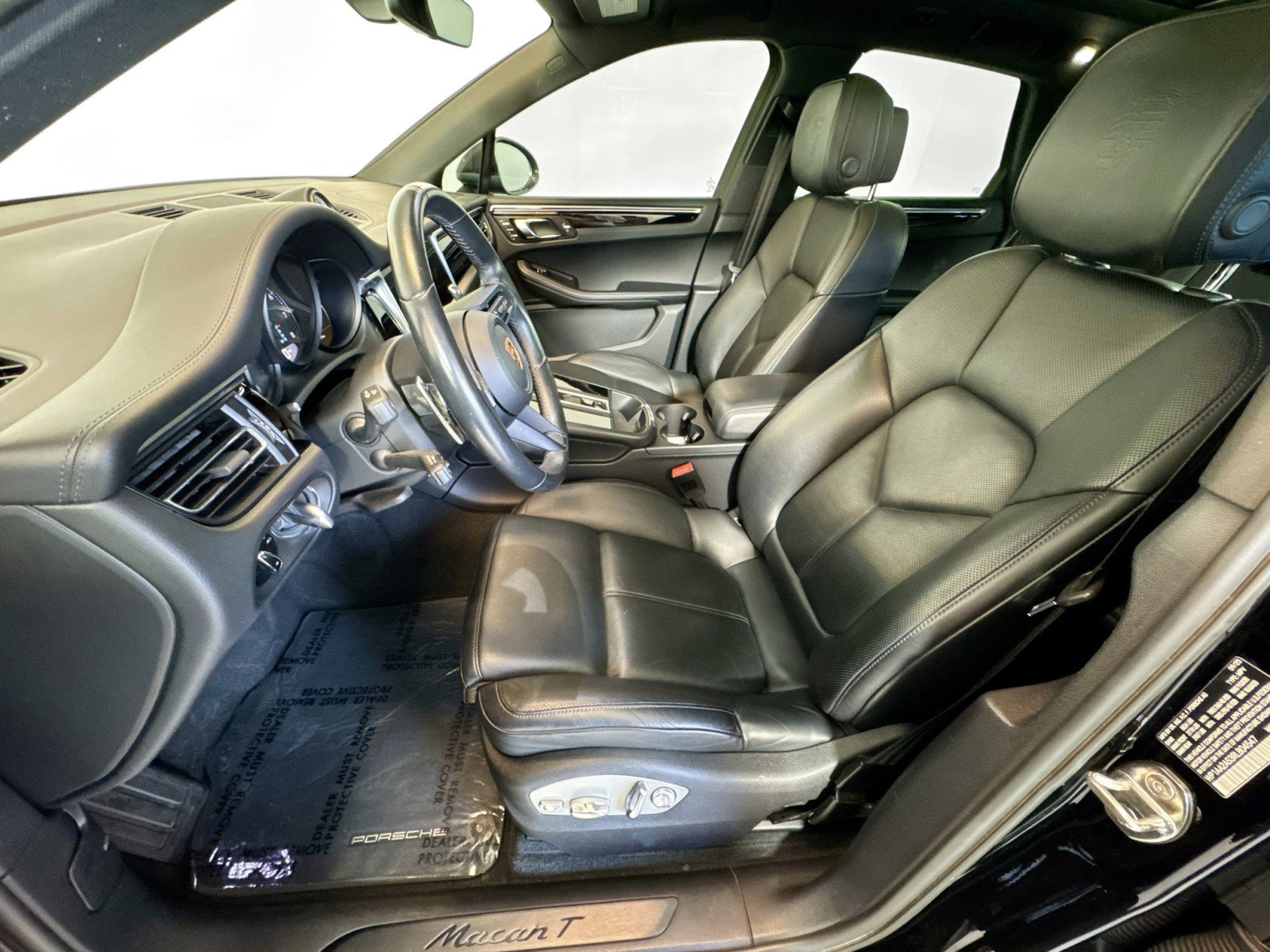 Certified 2024 Porsche Macan Turbo w/ Premium Plus Package image 5