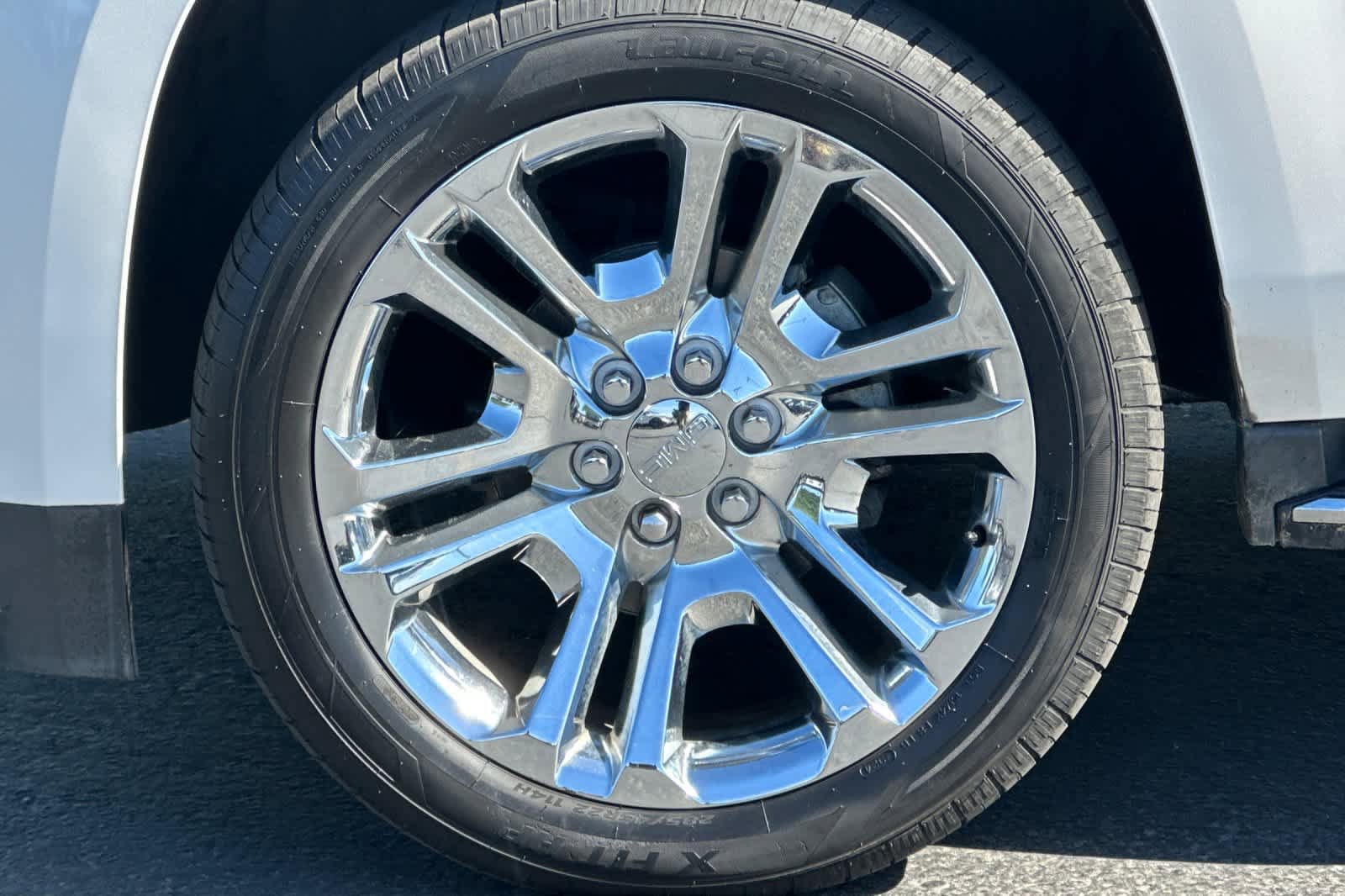 Used 2018 GMC Yukon XL SLT w/ Premium Edition AWD/4WD image 29