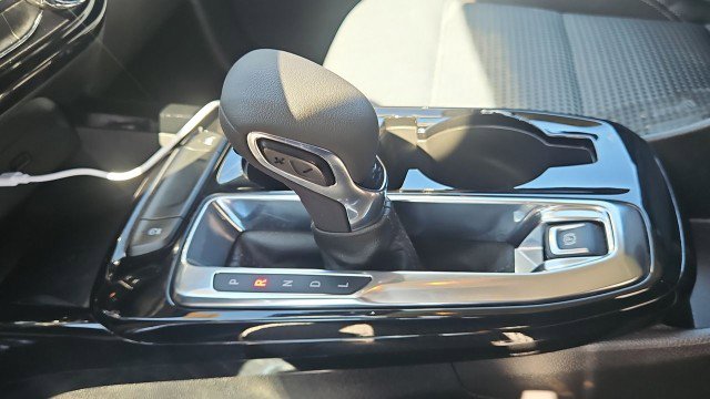 Used 2025 Chevrolet Trax LT w/ Sunroof Package FWD image 15