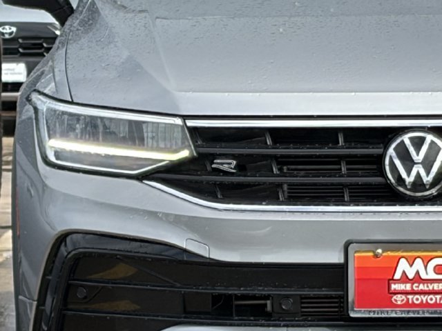 Used 2023 Volkswagen Tiguan SE R-Line FWD image 8