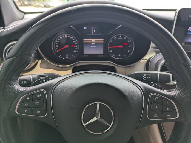 Used 2018 Mercedes-Benz GLC 300 4MATIC image 24