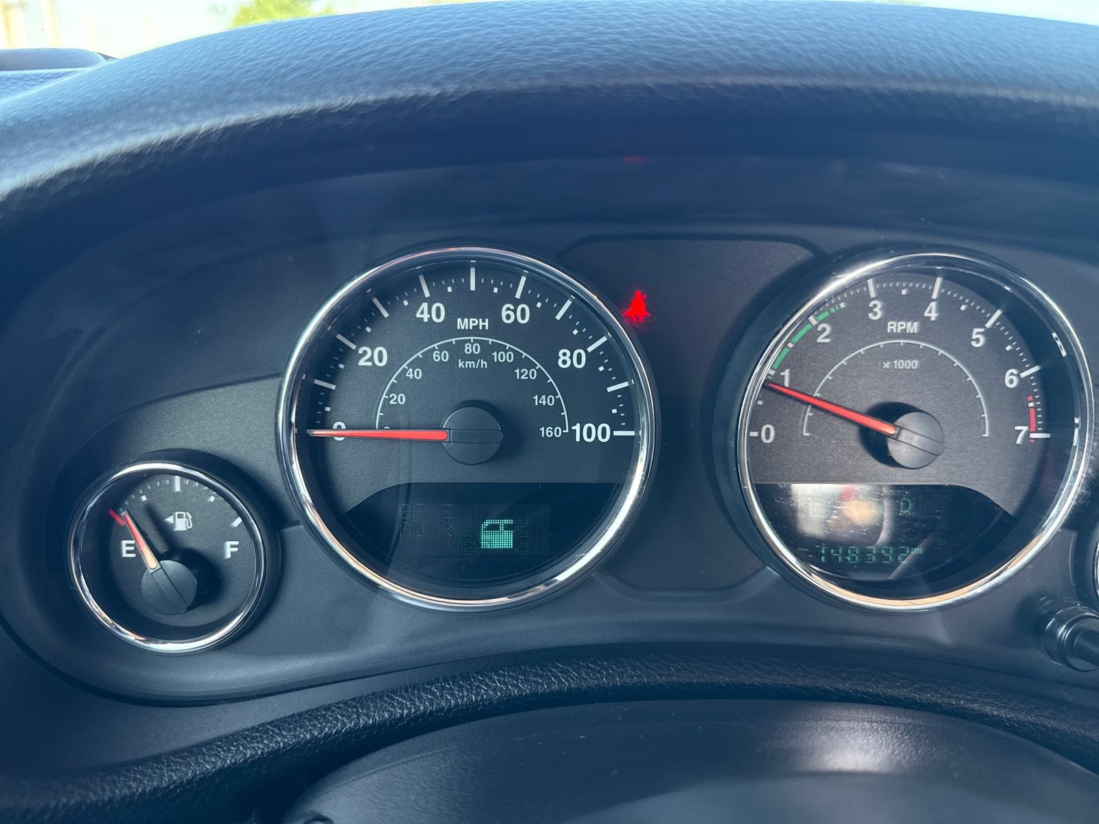 Used 2017 Jeep Wrangler Sahara w/ Connectivity Group AWD/4WD image 16