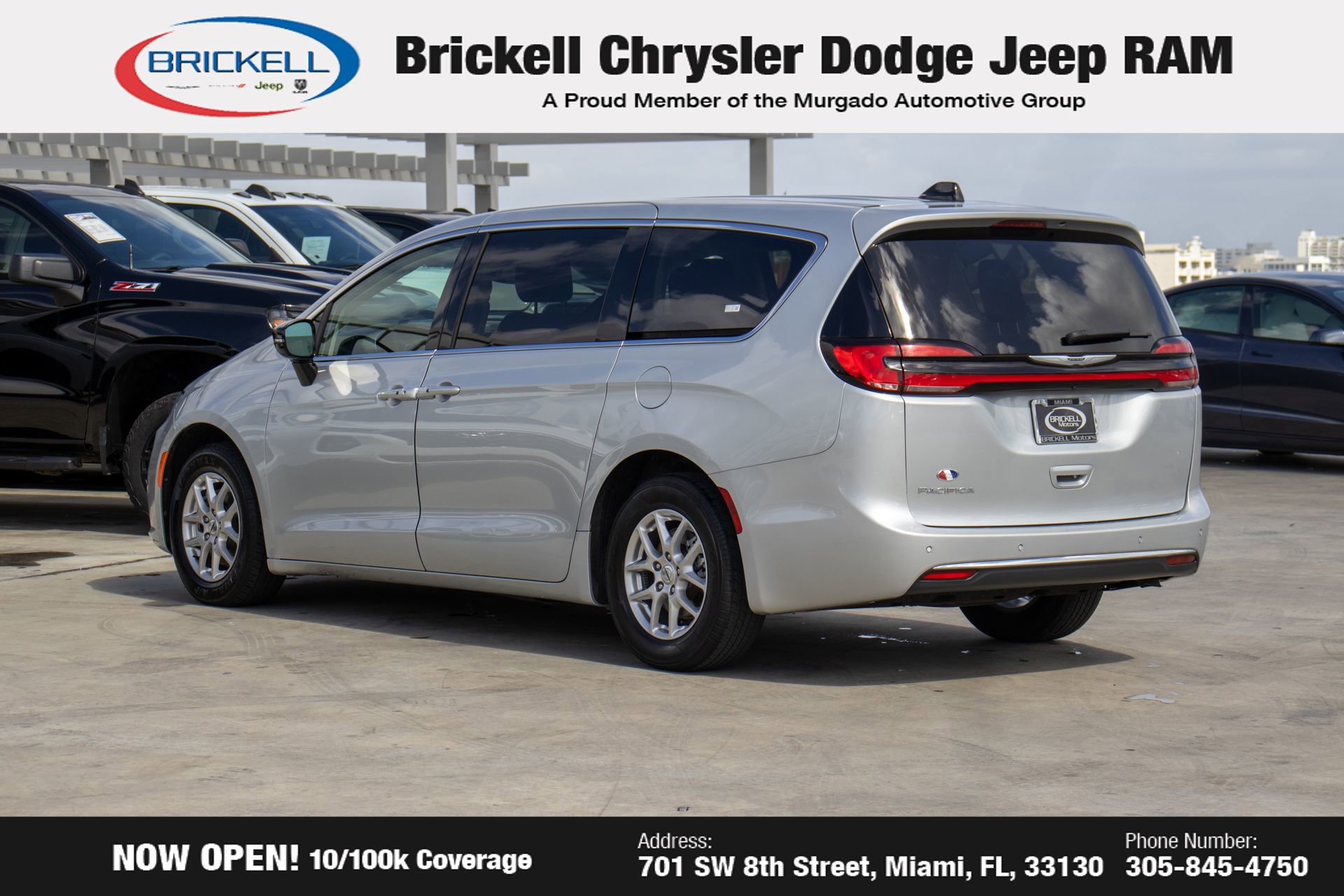 Used 2024 Chrysler Pacifica Touring-L image 7