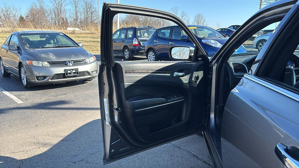 Used 2011 Chrysler 300 Limited image 11