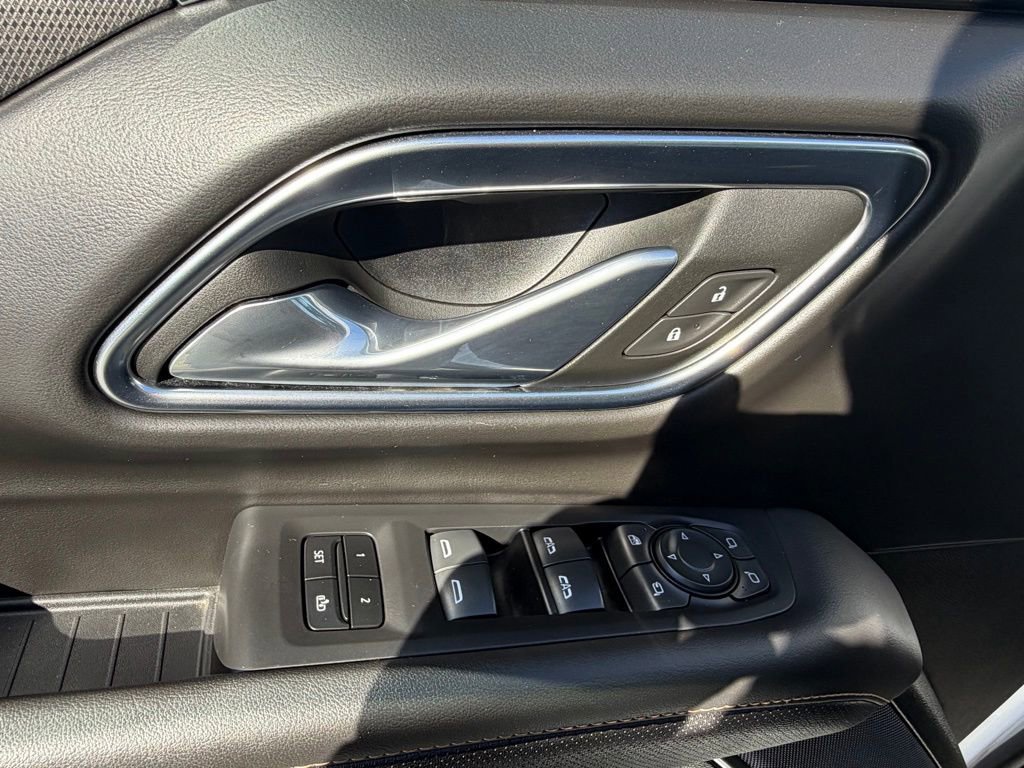 Used 2024 GMC Yukon AT4 w/ AT4 Premium Package image 13