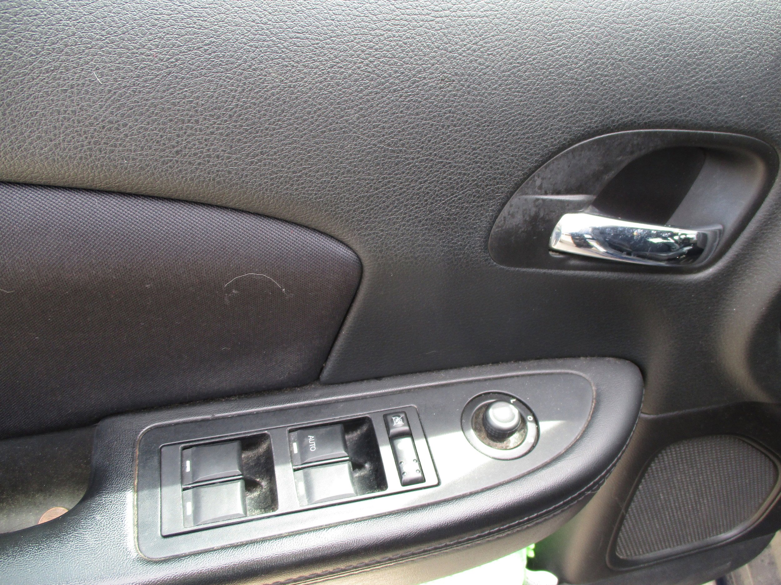 Used 2014 Chrysler 200 LX FWD image 12