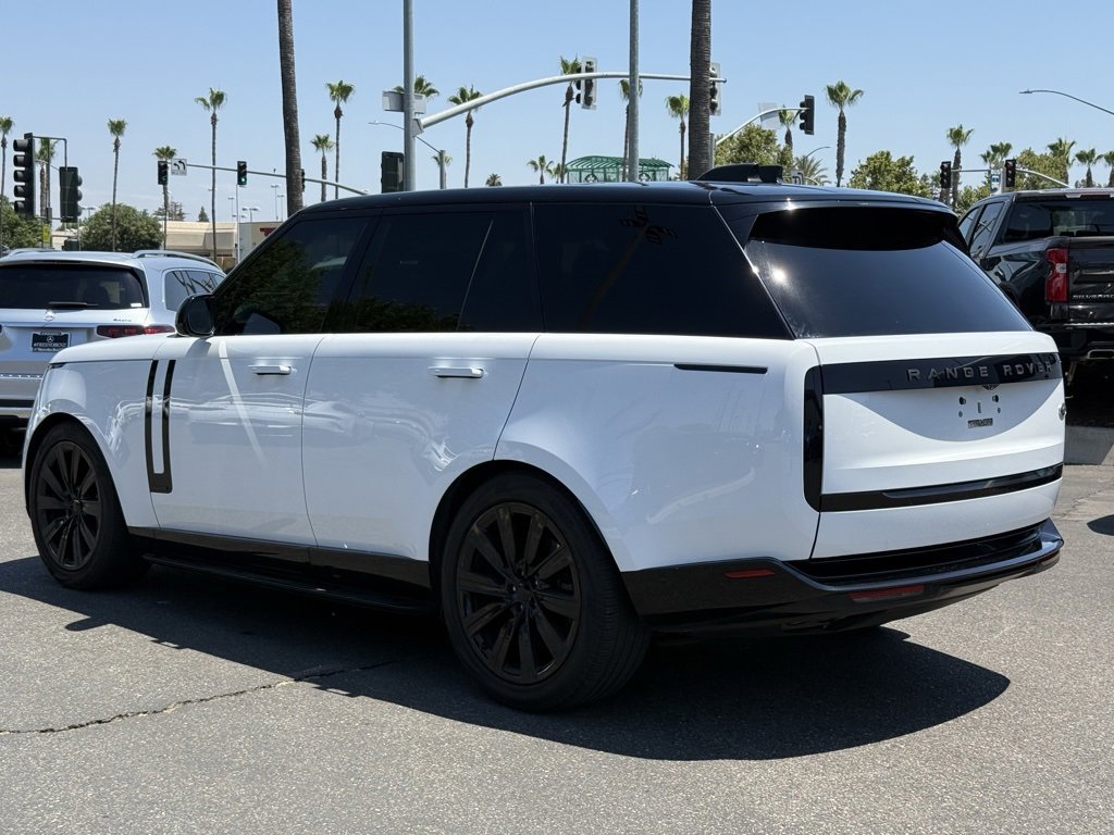 Used 2023 Land Rover Range Rover Autobiography image 2