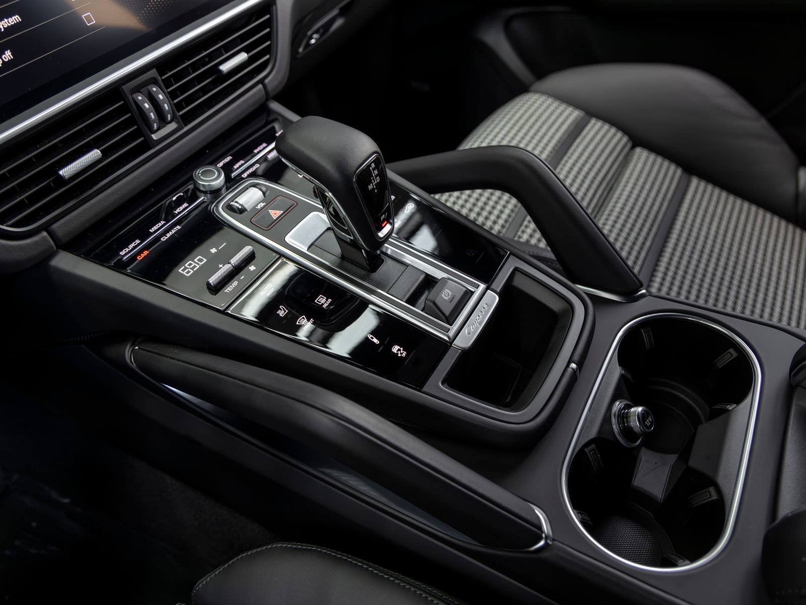 Certified 2023 Porsche Cayenne Turbo AWD/4WD image 37