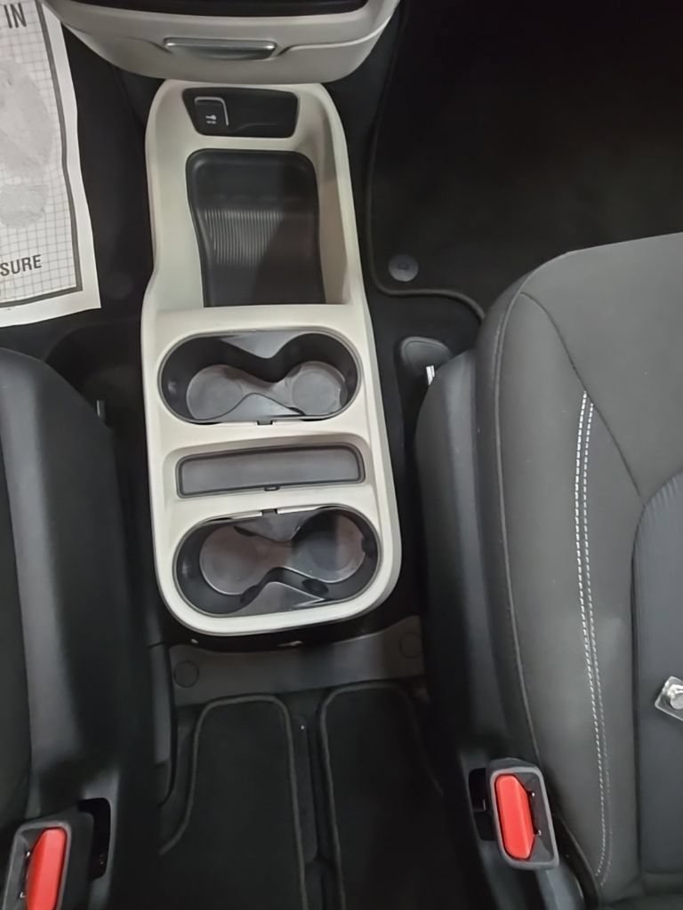 Used 2022 Chrysler Voyager LX FWD image 34