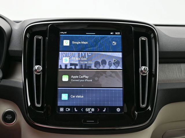 Used 2023 Volvo XC40 B5 Plus image 13