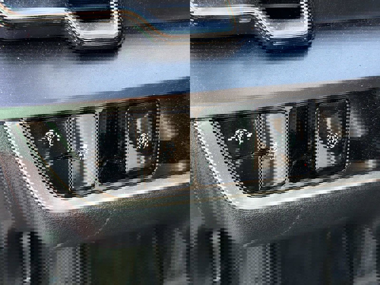 Used 2023 Kia Sportage EX image 5