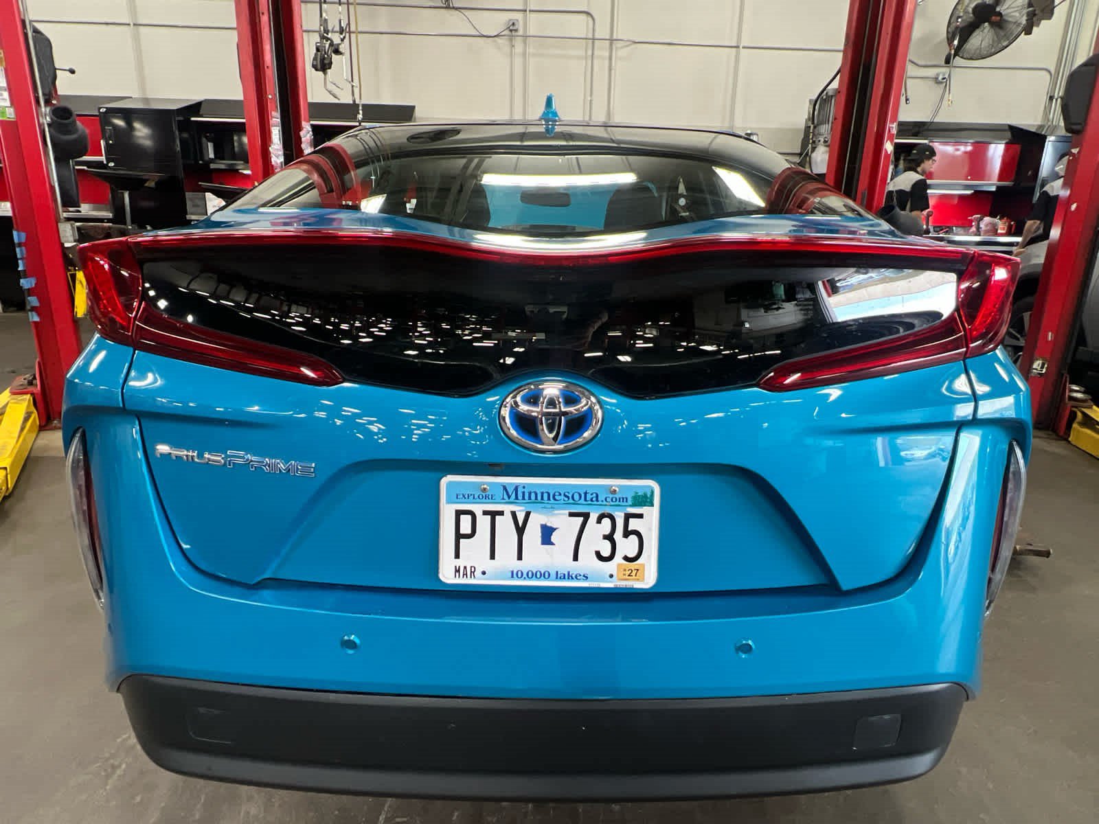 Used 2018 Toyota Prius Prime Advanced w/ Carpet Mat Package FWD image 4