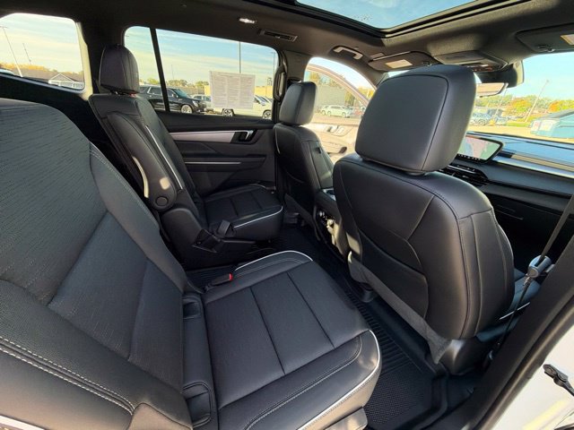 Used 2026 Buick Enclave Sport Touring w/ Power Package AWD/4WD image 31