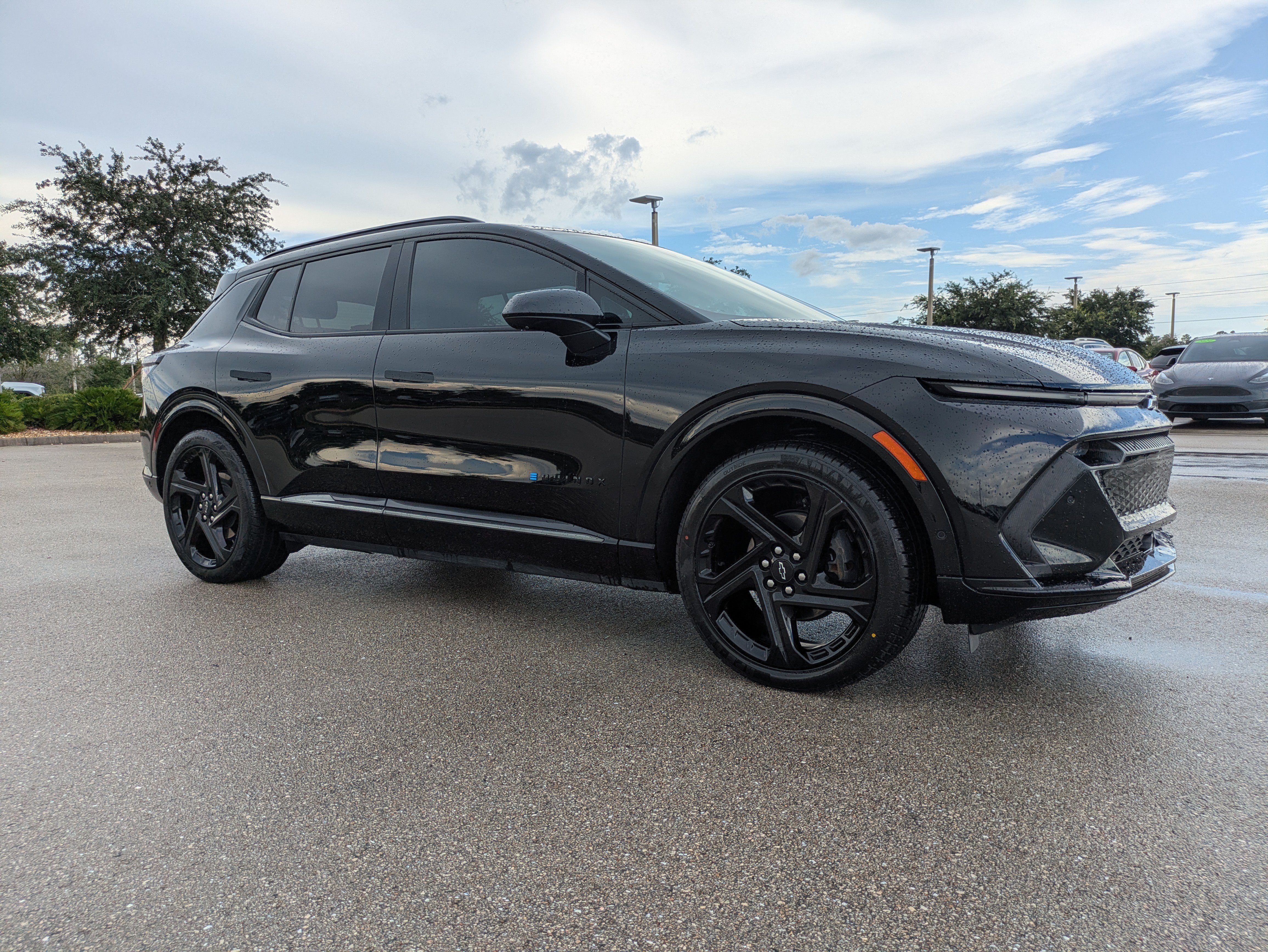 Used 2024 Chevrolet Equinox EV RS FWD image 2