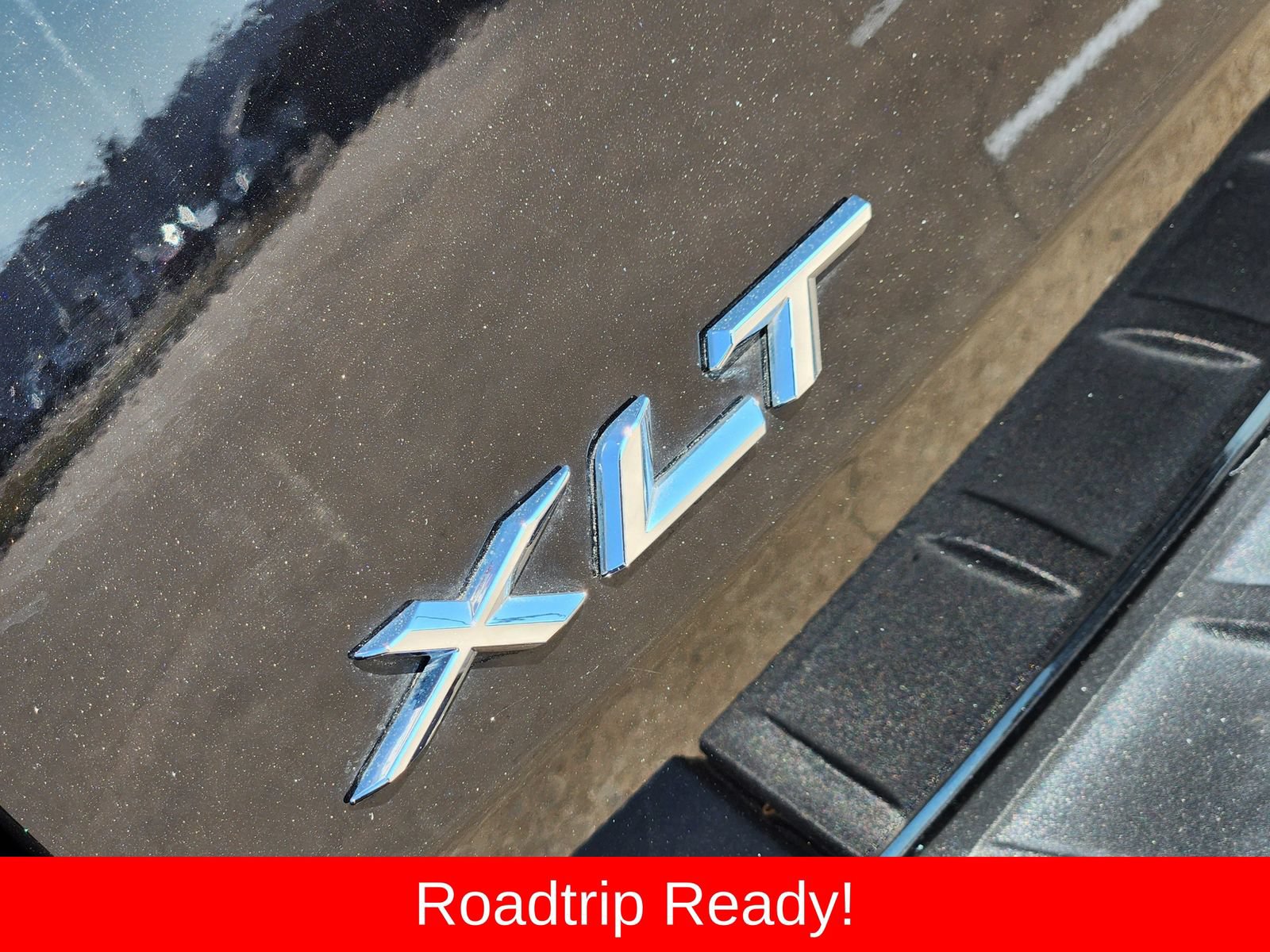 Used 2024 Ford Explorer XLT w/ Equipment Group 202A AWD/4WD image 19