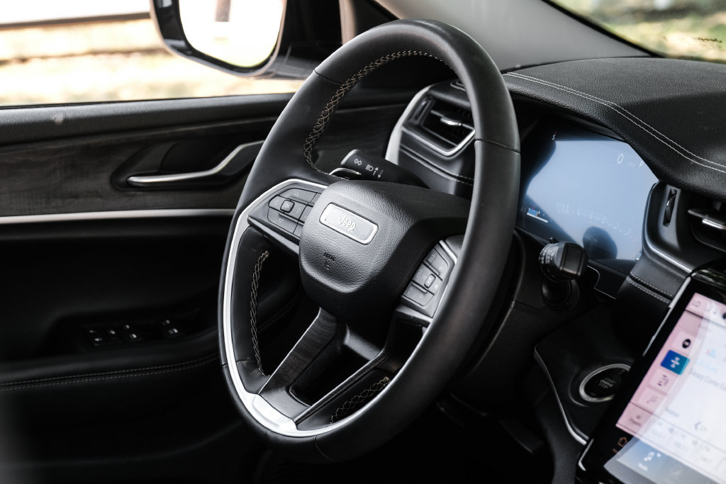 Used 2023 Jeep Grand Cherokee L Limited AWD/4WD image 25