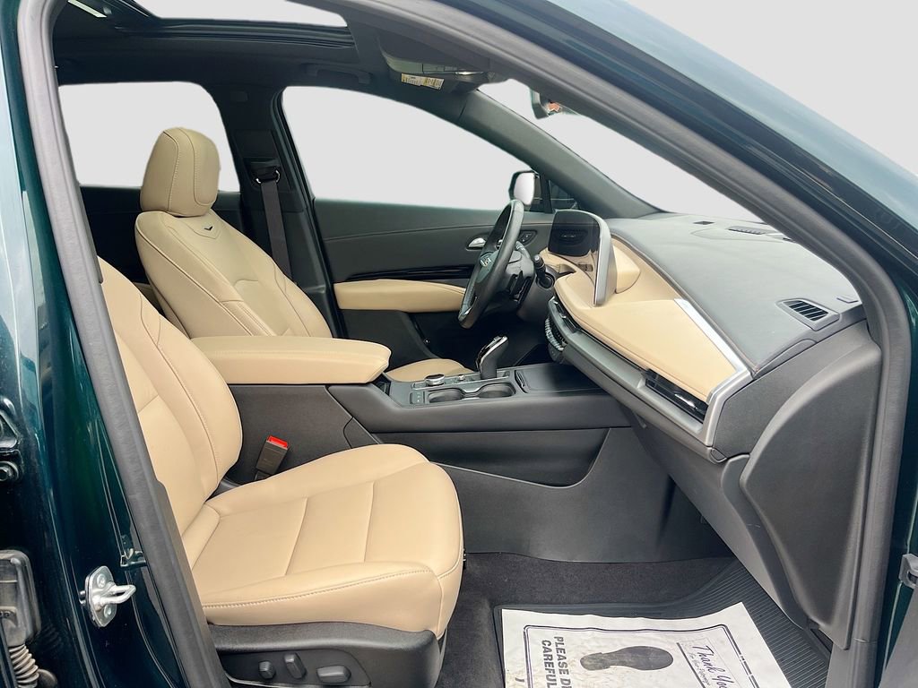 Used 2024 Cadillac XT4 Luxury w/ Cold Weather Package FWD image 29