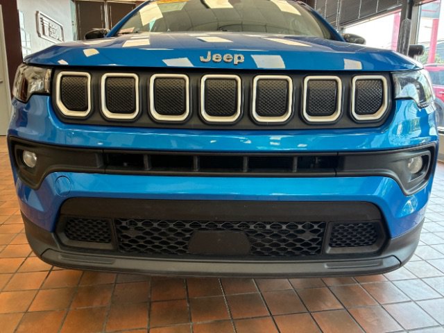 Used 2022 Jeep Compass Latitude w/ Convenience Group AWD/4WD image 3