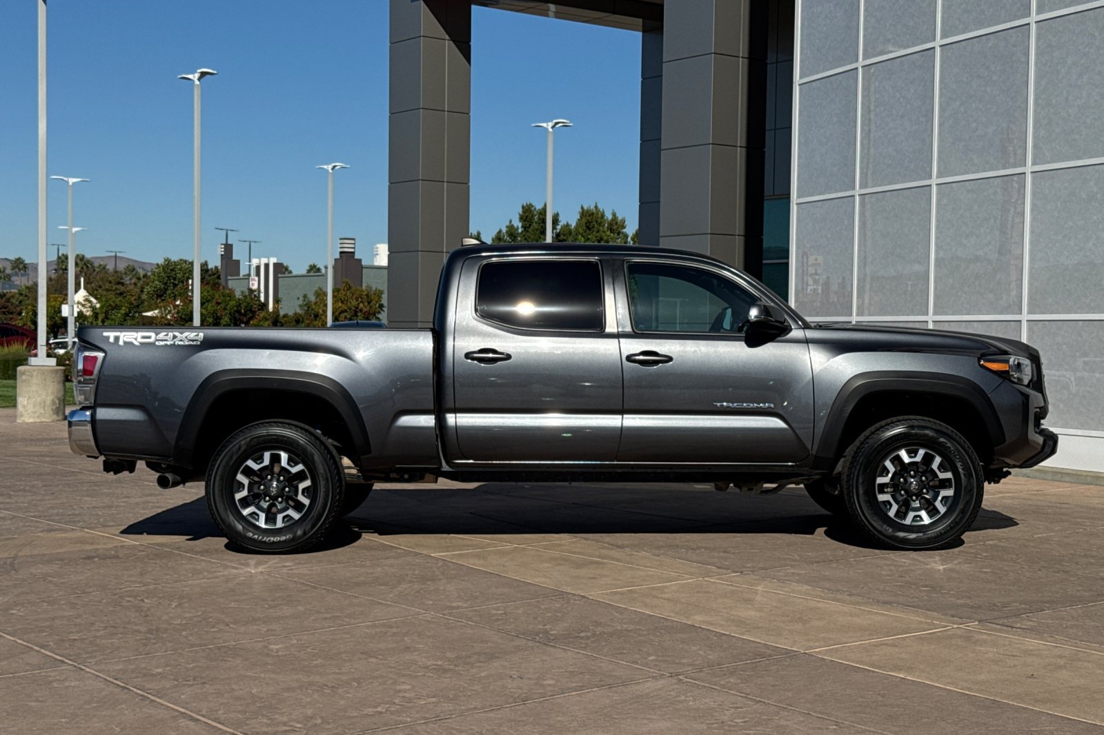 Certified 2023 Toyota Tacoma TRD Off-Road AWD/4WD image 3