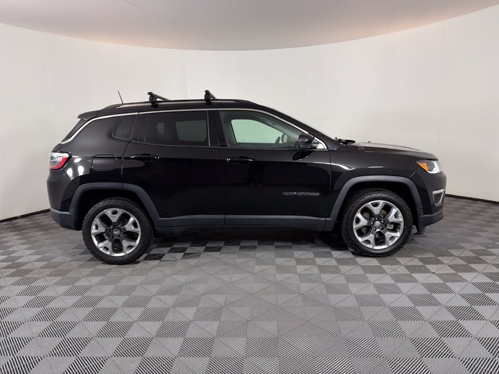 Used 2018 Jeep Compass Limited AWD/4WD image 2