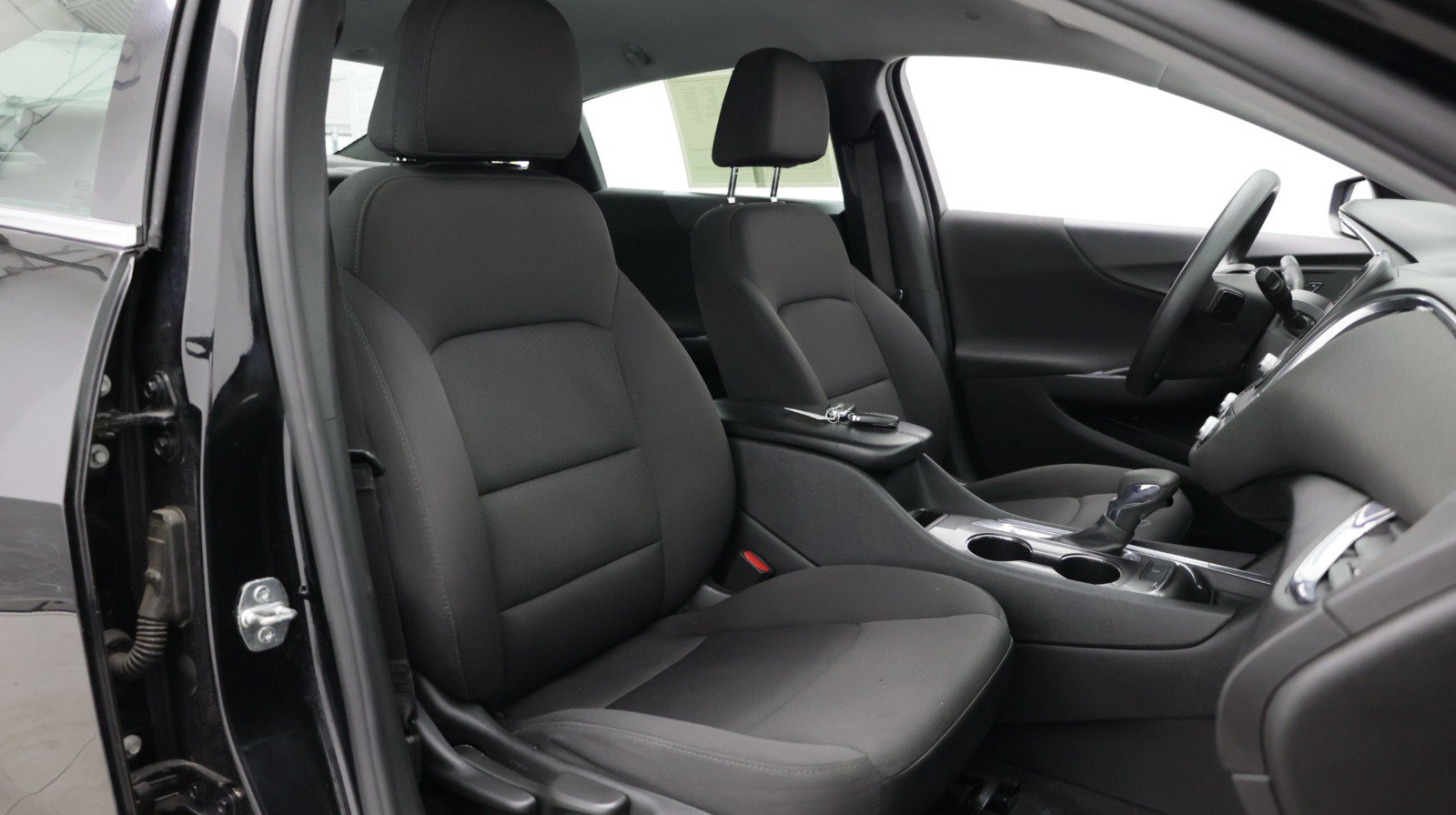Used 2021 Chevrolet Malibu LT FWD image 35